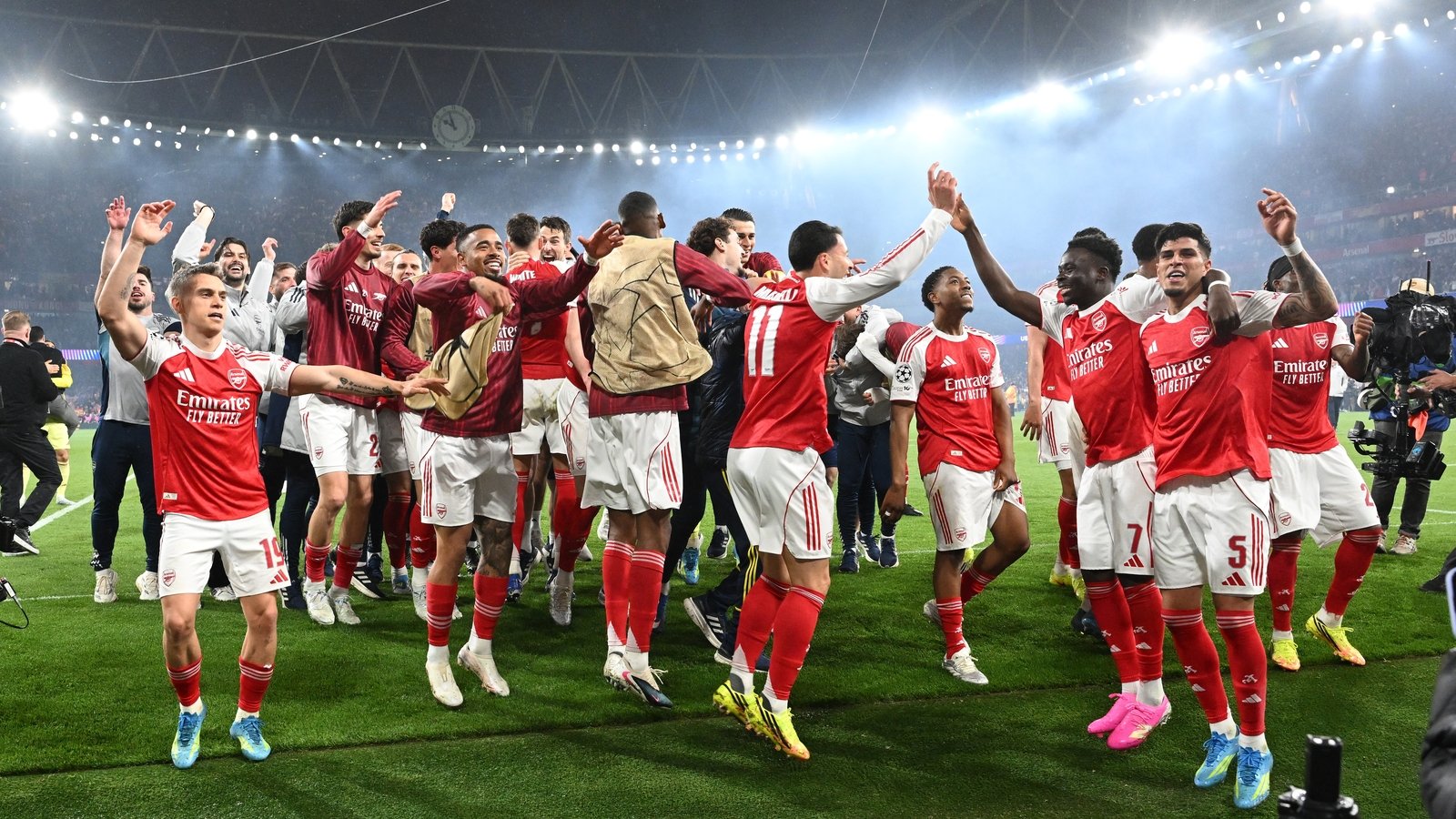 Arsenal ??n Budapest: 6 tr?n v??t qua knock-out UCL, 9 l?n gi? s?ch l??i và c? máy phòng th? c?a Arteta