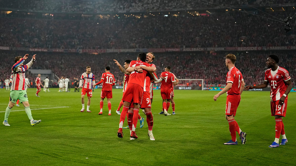 Khi Paris th?p ?èn cho Bayern: Cau chuy?n ?êm bán k?t Champions League t? nh?ng con ph? quanh Parc des Princes